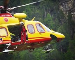 Foto elicottero soccorso alpino e speleologico.jpg - {Foto elicottero soccorso alpino e speleologico.jpg} - [132689]