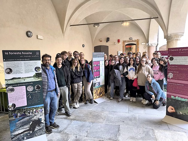 Immagine foresta fossle studenti Dcienze Nat (3423406).jpg - {Immagine foresta fossle studenti Dcienze Nat (3423406).jpg} - [132697]