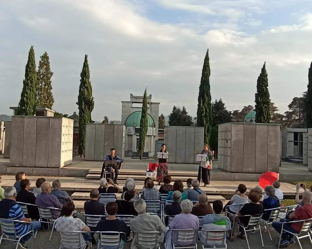 Reading_al_Campo.jpg - {Reading_al_Campo.jpg} - [133157]