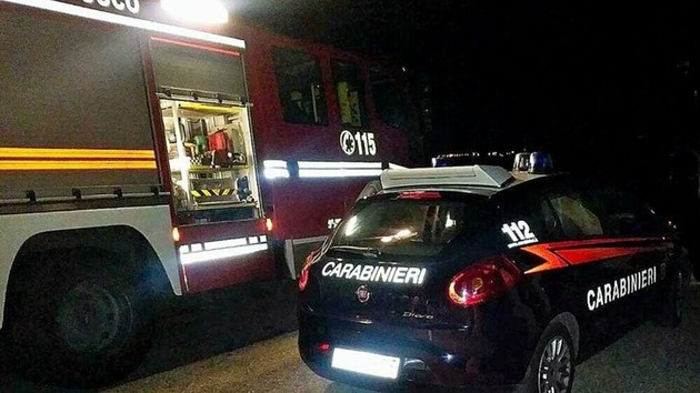 carabinieri e vigili fuoco.jpg - {carabinieri e vigili fuoco.jpg} - [13379]