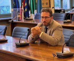 $RHH2318.jpg - {$RHH2318.jpg} - [133898]