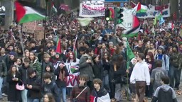 Manifestazione No Meloni a Torino foto corteo.jpg - {Manifestazione No Meloni a Torino foto corteo.jpg} - [134042]
