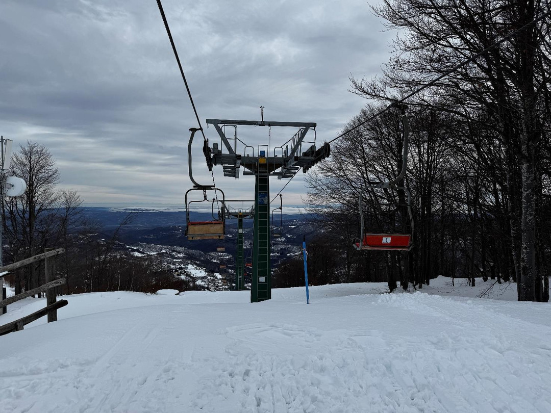 Seggiovia-Monte-Alpet-Sostegno-di-linea-e-veicoli-biposto.jpg - {Seggiovia-Monte-Alpet-Sostegno-di-linea-e-veicoli-biposto.jpg} - [135267]