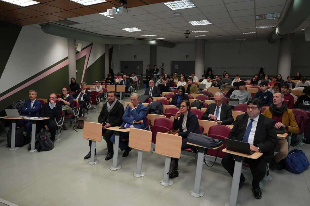 Il pubblico presente in sala.jpg - {Il pubblico presente in sala.jpg} - [135419]