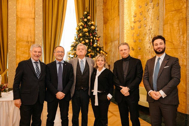 All'assemblea Aiop Piemonte Pelissero, Vignale, Perla, Chiarelli, Bariani, Riboldi.jpg - {All'assemblea Aiop Piemonte Pelissero, Vignale, Perla, Chiarelli, Bariani, Riboldi.jpg} - [135515]