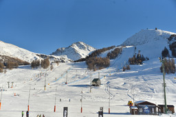 Foto sci neve sestriere pista kandahar.JPG - {Foto sci neve sestriere pista kandahar.JPG} - [135779]
