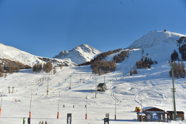Foto sci neve sestriere pista kandahar.JPG - {Foto sci neve sestriere pista kandahar.JPG} - [135779]