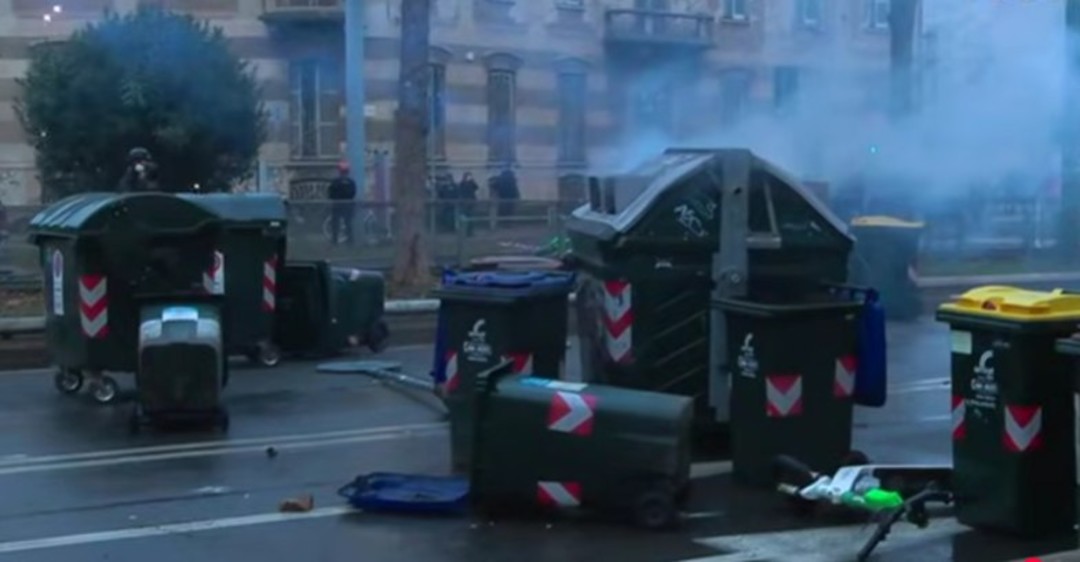 Scontri a Torino dopo sgombero Askatasuna.jpg - {Scontri a Torino dopo sgombero Askatasuna.jpg} - [136451]