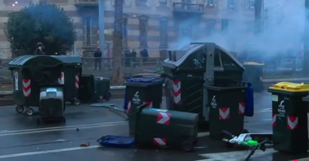 Scontri a Torino dopo sgombero Askatasuna.jpg - {Scontri a Torino dopo sgombero Askatasuna.jpg} - [136451]