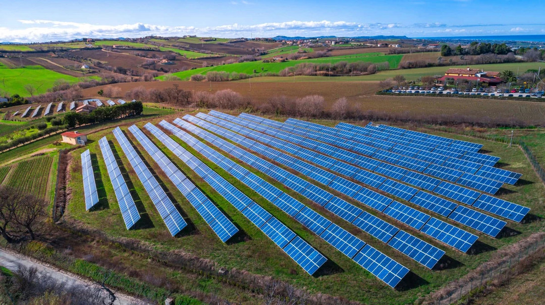 ImpiantiFotovoltaici.jpg - {ImpiantiFotovoltaici.jpg} - [136836]