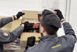 Foto sequestro Guardia di Finanza.jpg - {Foto sequestro Guardia di Finanza.jpg} - [136924]