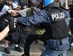 Foto scontri Polizia a Torino.jpg - {Foto scontri Polizia a Torino.jpg} - [136948]