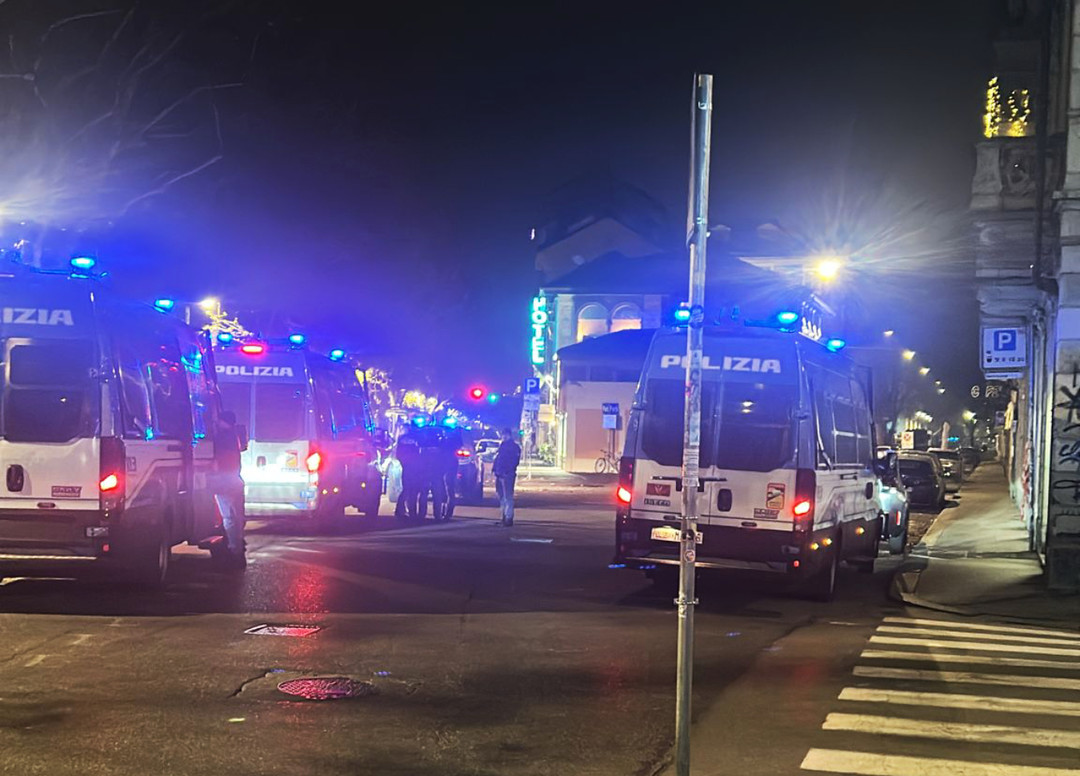 Foto intervento della Polizia.jpg - {Foto intervento della Polizia.jpg} - [137060]