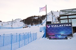 Foto pista da sci Vialattea.JPG - {Foto pista da sci Vialattea.JPG} - [137340]