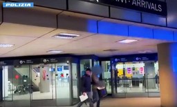 Foto controlli Polizia a Caselle.jpg - {Foto controlli Polizia a Caselle.jpg} - [138053]