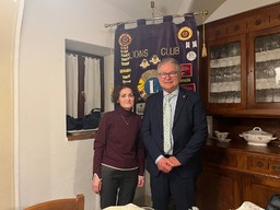 Da sinistra la dottoressa Franca Rinaldi e il presidente del Lions Club Carrù-Dogliani Giulio Marini.jpg - {Da sinistra la dottoressa Franca Rinaldi e il presidente del Lions Club Carrù-Dogliani Giulio Marini.jpg} - [138077]