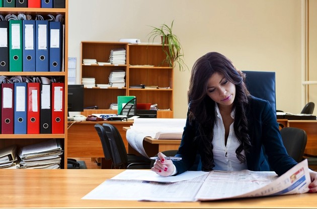 Foto donna al lavoro.jpg - {Foto donna al lavoro.jpg} - [138165]