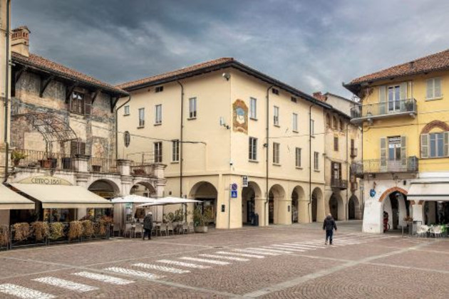 biblioteca Carmagnola - foto Cosimo De Santis.jpg - {biblioteca Carmagnola - foto Cosimo De Santis.jpg} - [138741]