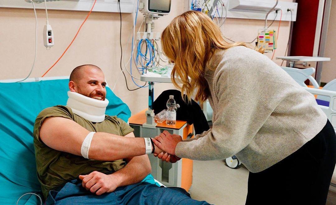 Premier Meloni visita agenti feriti.jpg - {Premier Meloni visita agenti feriti.jpg} - [138837]