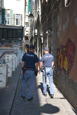 polizia genova.jpg - {polizia genova.jpg} - [13900]