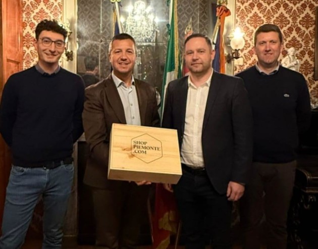 0.jpg - {0.jpg} - [139085]