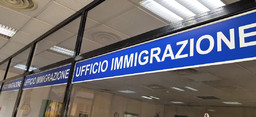 ufficio-immigrazione-generico.jpg - {ufficio-immigrazione-generico.jpg} - [139541]
