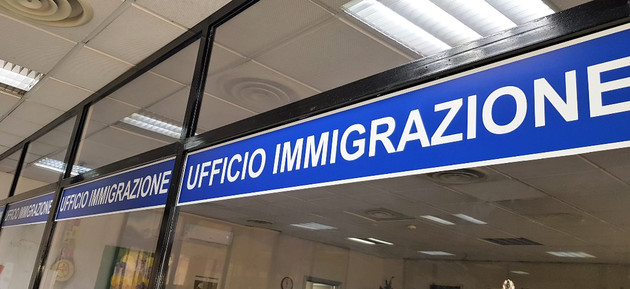 ufficio-immigrazione-generico.jpg - {ufficio-immigrazione-generico.jpg} - [139541]