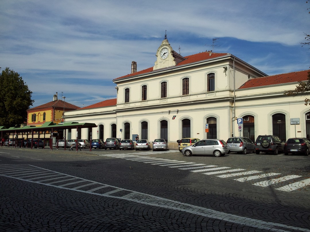 Foto stazione Ivrea.jpg - {Foto stazione Ivrea.jpg} - [139661]