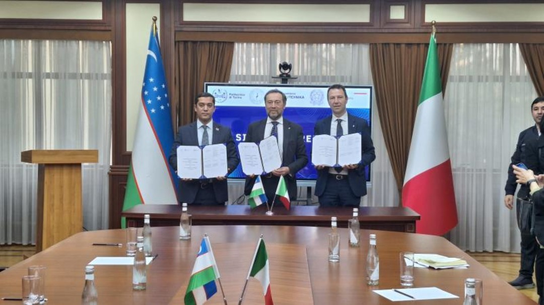 Italia e UzbekistanPolito.jpg - {Italia e UzbekistanPolito.jpg} - [139773]