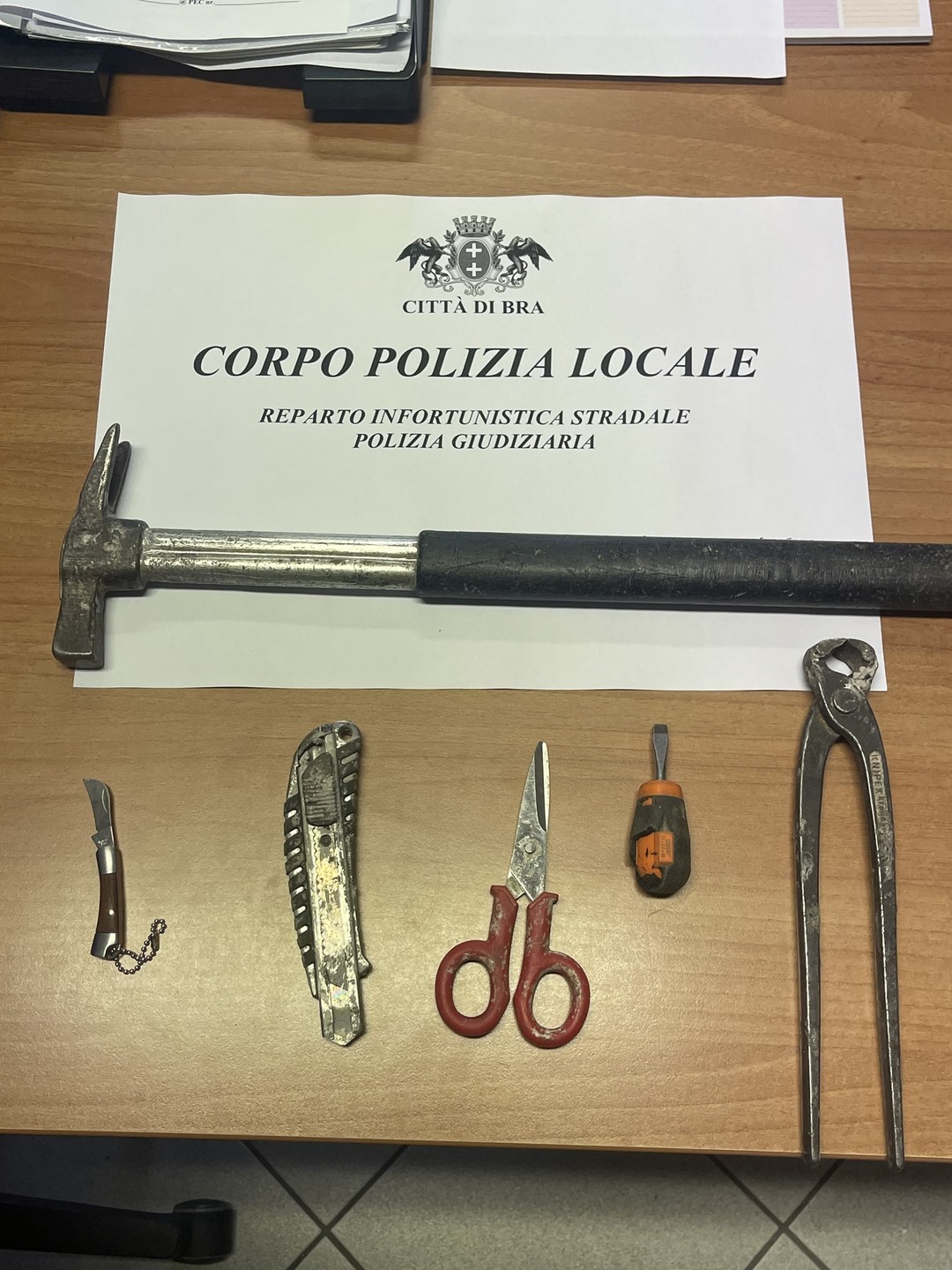 utensili-sequestrati.jpg - {utensili-sequestrati.jpg} - [139829]