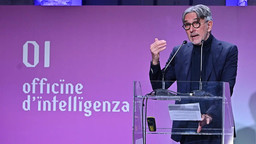 Fabio-Pammolli-alle-OGR-di-Torino-durante-“Officine-d’Intelligenze”_-.jpg - {Fabio-Pammolli-alle-OGR-di-Torino-durante-“Officine-d’Intelligenze”_-.jpg} - [139973]