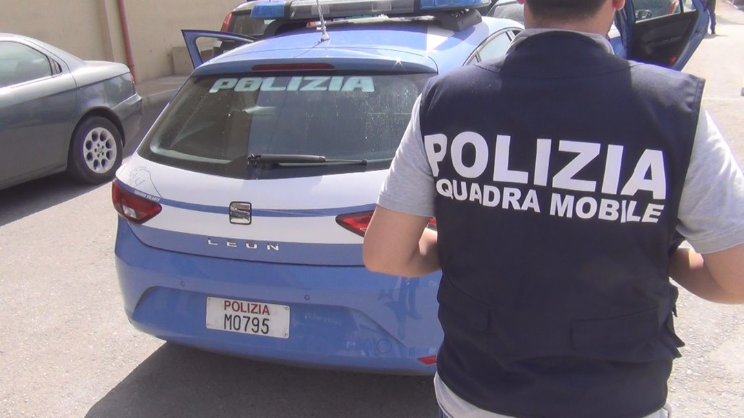 Foto Polizia squadra mobile.jpg - {Foto Polizia squadra mobile.jpg} - [139981]