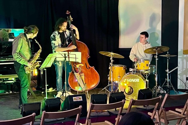 Foto Too Young To Jazz.jpg - {Foto Too Young To Jazz.jpg} - [140750]