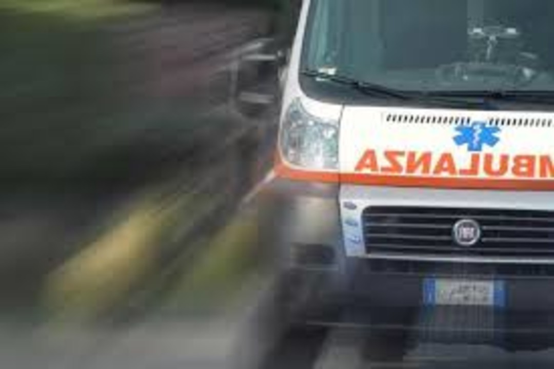 Ambulanza in corsa.jpg - {Ambulanza in corsa.jpg} - [14107]