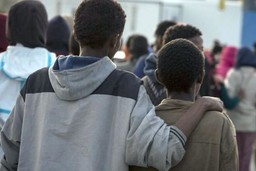 Foto minori stranieri.jpeg - {Foto minori stranieri.jpeg} - [141142]