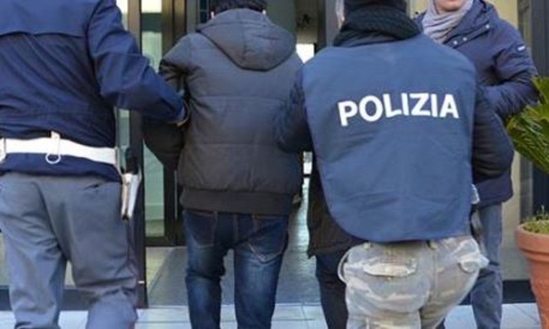 Immagine arresto-polizia.jpg - {Immagine arresto-polizia.jpg} - [141198]