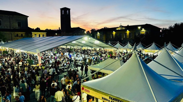 Foto Fiera peperone Carmagnola.jpeg - {Foto Fiera peperone Carmagnola.jpeg} - [141358]