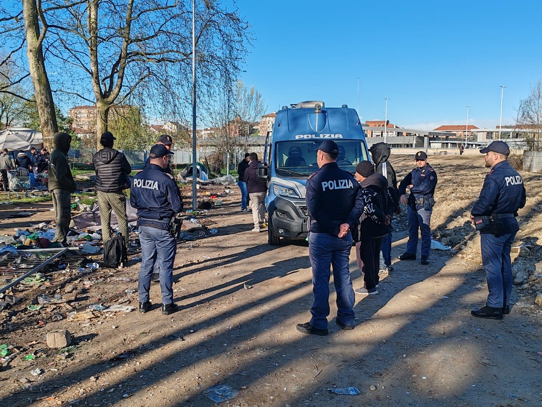 Foto controlli Polizia di Stato.jpg - {Foto controlli Polizia di Stato.jpg} - [141912]