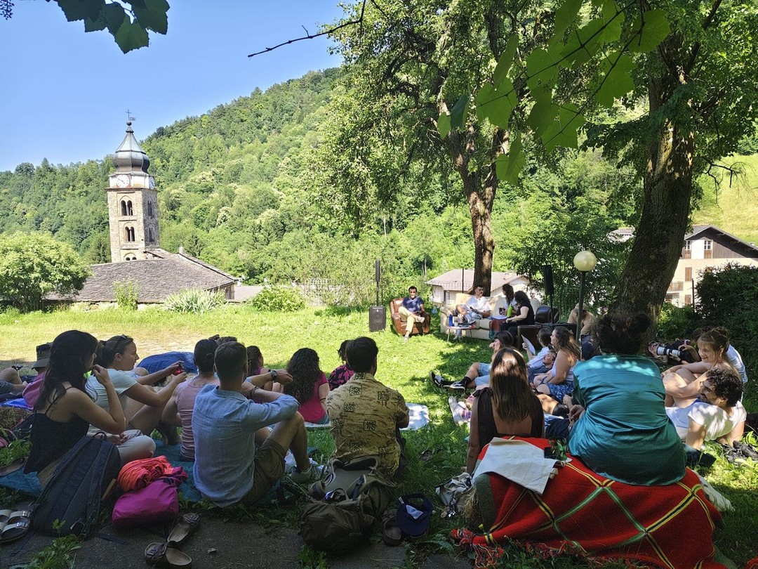 momenti-di-confronto-con-la-comunita_ex-cononica-di-san-pietro.jpg - {momenti-di-confronto-con-la-comunita_ex-cononica-di-san-pietro.jpg} - [142072]