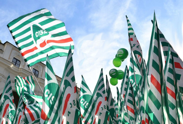 Foto bandiere Cisl.jpg - {Foto bandiere Cisl.jpg} - [142152]