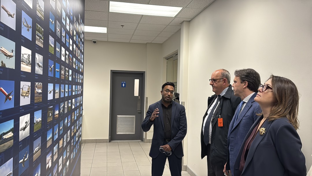 Foto aerospazio.jpeg - {Foto aerospazio.jpeg} - [142400]