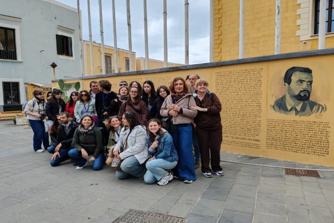 Foto studenti a Ventotene.jpg - {Foto studenti a Ventotene.jpg} - [142744]