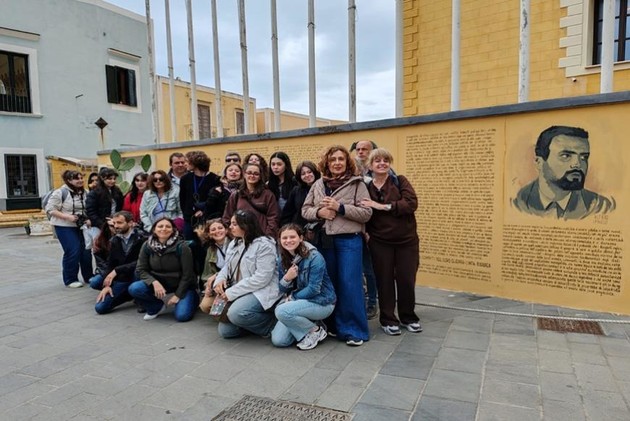 Foto studenti a Ventotene.jpg - {Foto studenti a Ventotene.jpg} - [142744]