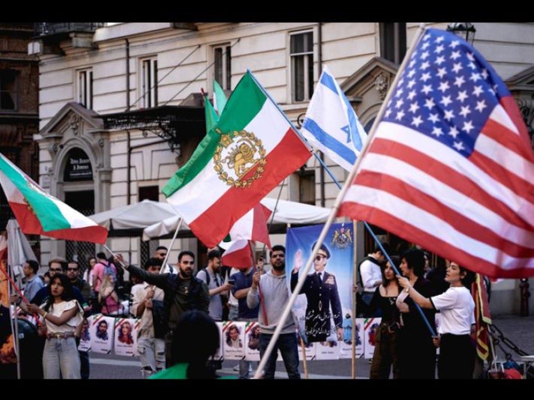 BandiereIranMonarchico.jpg - {BandiereIranMonarchico.jpg} - [143016]