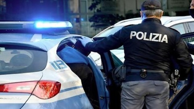 Polizia arresto.jpg - {Polizia arresto.jpg} - [143528]