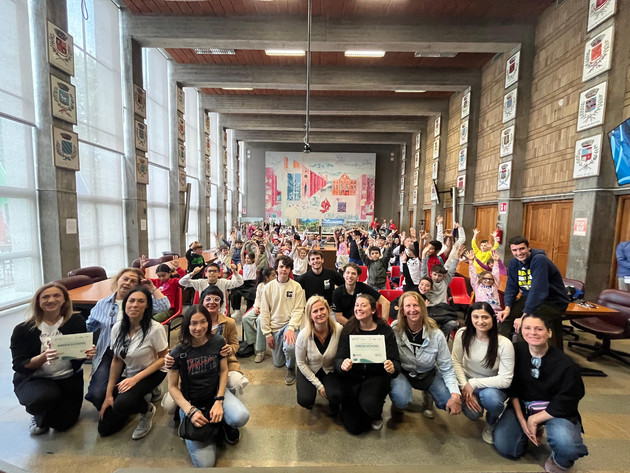 Foto Green School studenti.jpg - {Foto Green School studenti.jpg} - [143544]