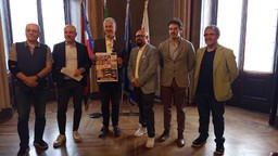 In piazza per un sogno.jpg - {In piazza per un sogno.jpg} - [143745]