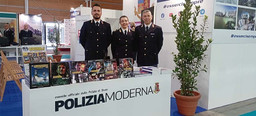 Foto Polizia al Salone del Libro.jpg - {Foto Polizia al Salone del Libro.jpg} - [143793]