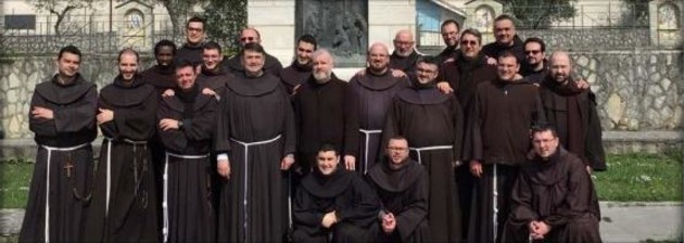 GRUPPO-DI-FRATI-DA-SITO.jpg - {GRUPPO-DI-FRATI-DA-SITO.jpg} - [143857]