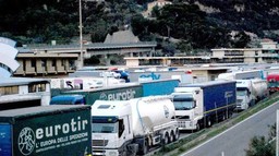 Autoporto_Riviera_dei_Fiori.jpg - {Autoporto_Riviera_dei_Fiori.jpg} - [14463]